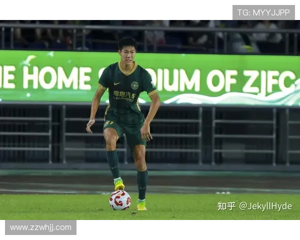 足球明星们的帽子选择与时尚风格解析